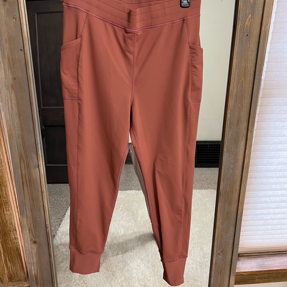 Fabletics joggers with pockets size L - Picture 2 of 4
